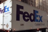 FedEx scrambles to deliver packages on Christmas