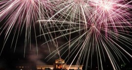 Tech Q & A: Tablet vs. laptop, photographing New Year’s fireworks