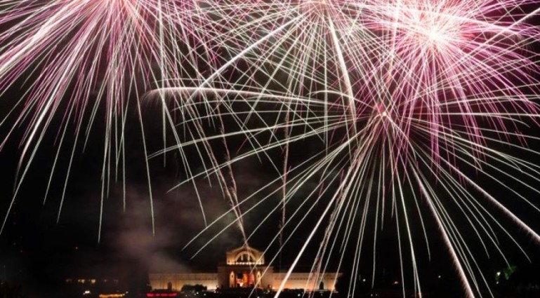 Tech Q & A: Tablet vs. laptop, photographing New Year’s fireworks