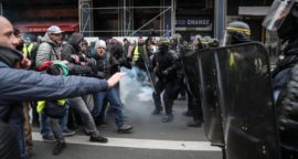 Gilets jaunes protesters take to the streets of Paris for fifth weekend